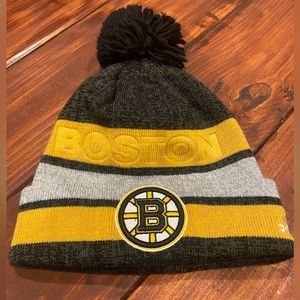 Boston Bruins men’s beanie